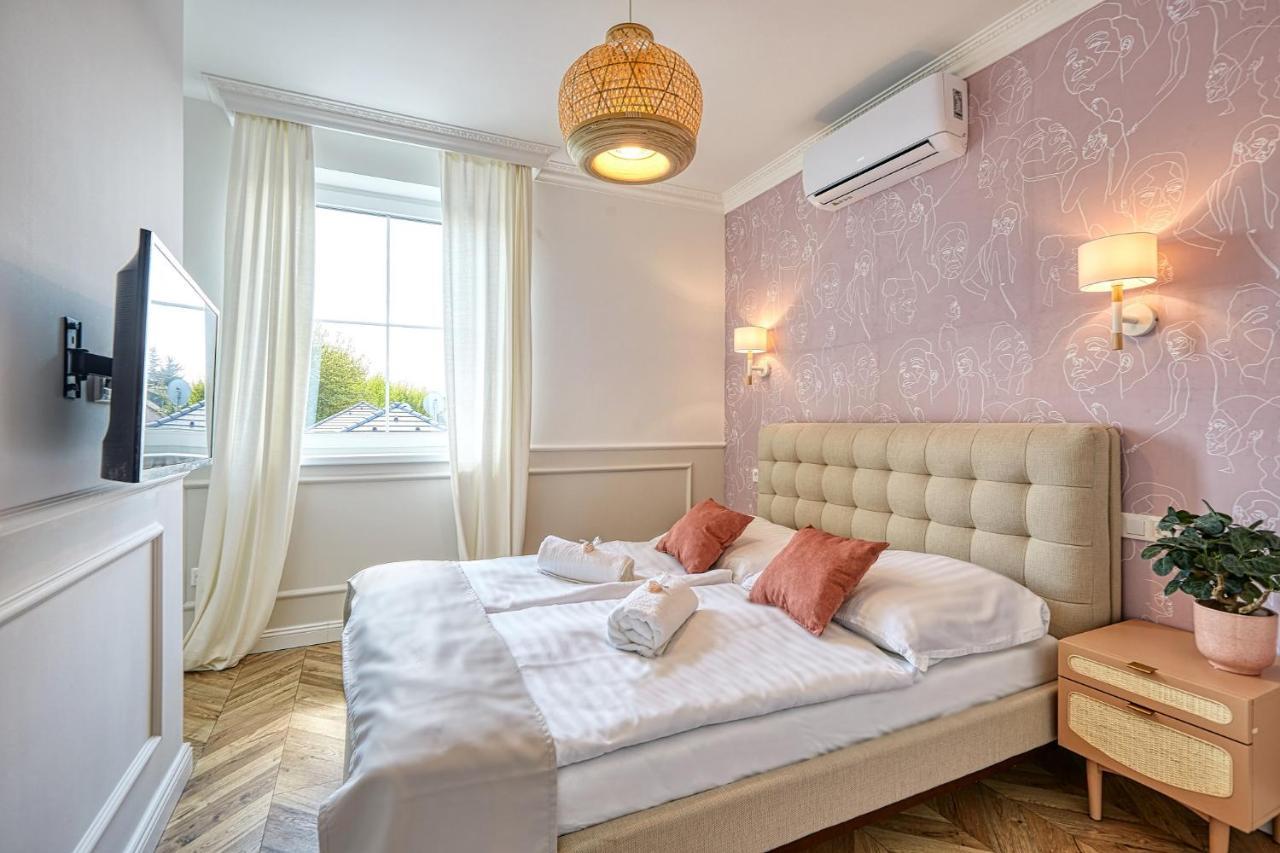 The Doors Luxury Apartment Mosonmagyaróvár Extérieur photo