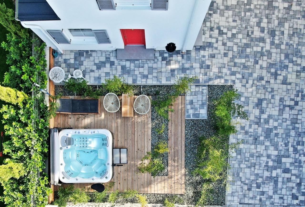 The Doors Luxury Apartment Mosonmagyaróvár Extérieur photo